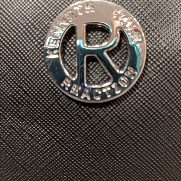 Kenneth Cole Reaction Travel/Make-up case set - Picture 2 of 6